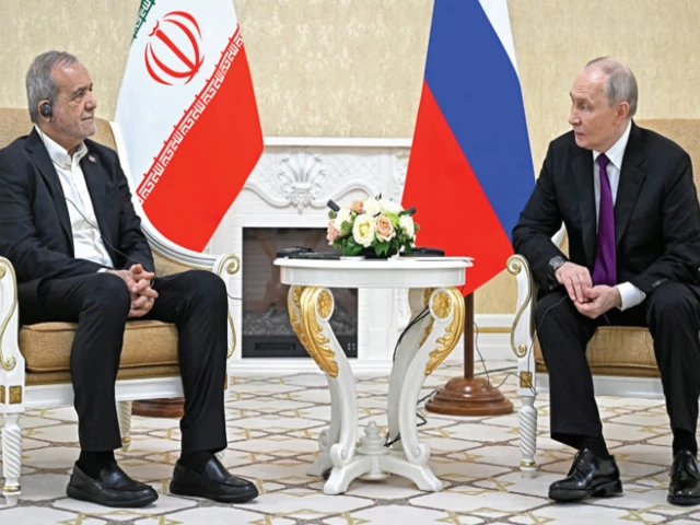 iranian president masoud pezeshkian and russian president vladimir putin attend a meeting in turkmenbashi turkmenistan photo reuters iranian president masoud pezeshkian and russian president vladimir putin attend a meeting in turkmenbashi turkmenistan photo reuters