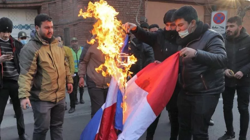 demonstrators burn a french flag during a protest against cartoons of the islamic republic s supreme leader ayatollah ali khamenei published by french satirical weekly charlie hebdo outside the french embassy in iran s capital tehran on january 8 2023 photo afp demonstrators burn a french flag during a protest against cartoons of the islamic republic s supreme leader ayatollah ali khamenei published by french satirical weekly charlie hebdo outside the french embassy in iran s capital tehran on january 8 2023 photo afp