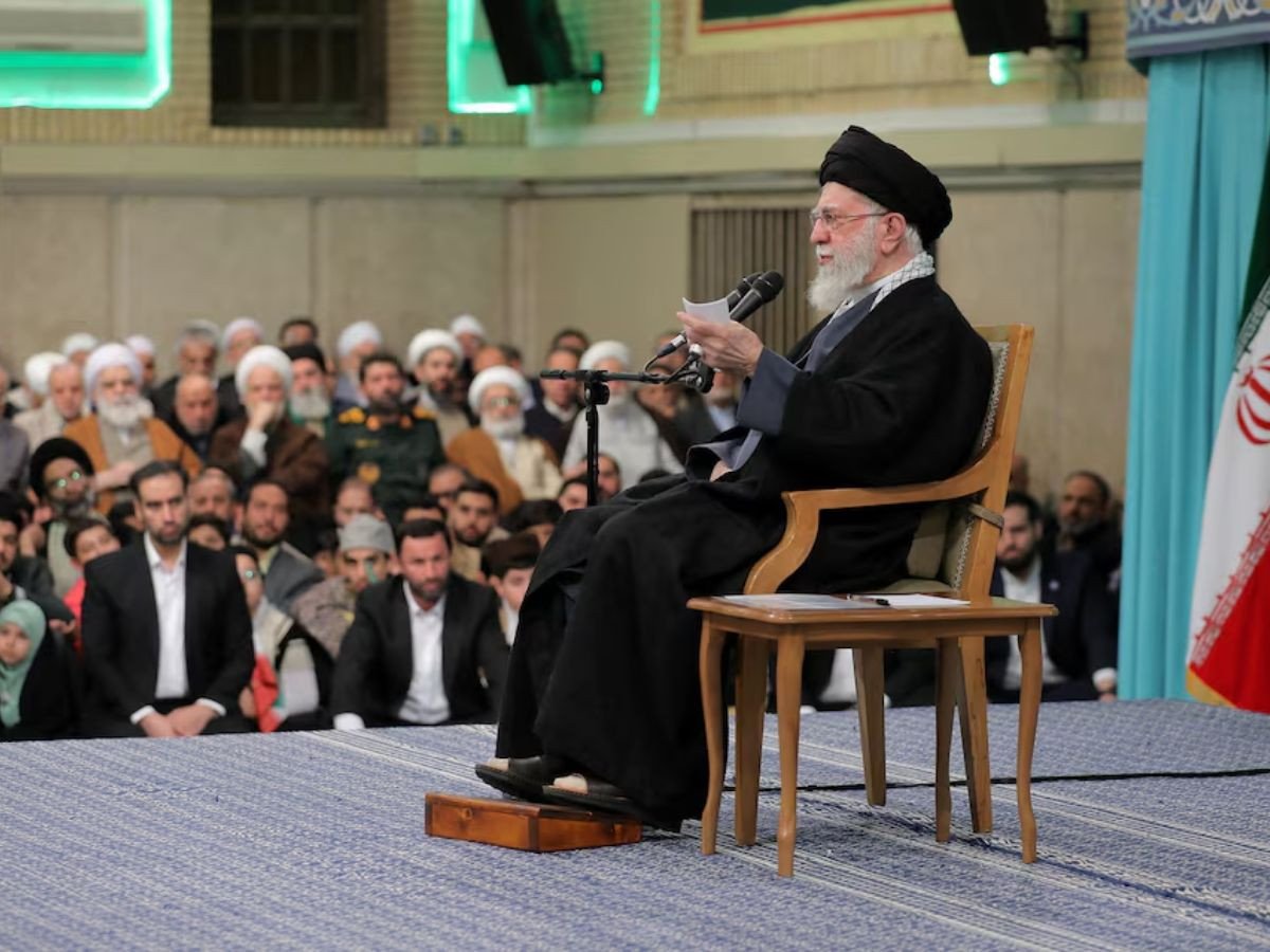 ایران کے سپریم لیڈر آیت اللہ علی خامینی نے 17 جنوری کو تہران میں ایک اجلاس کے دوران خطاب کیا۔ تصویر: رائٹرز