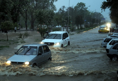 fresh rain triggers more flooding in indus