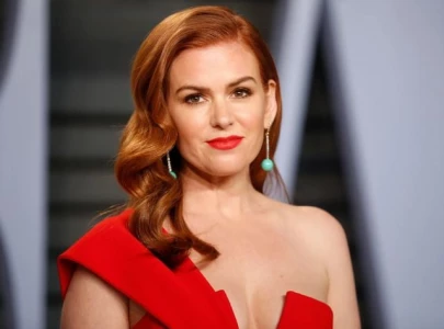 isla fisher accused of white privilege for apolitical instagram stance
