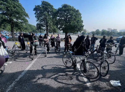 women bicyclists in f 9 reclaim public spaces