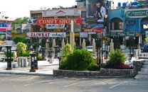 shops markets in islamabad begin shutting at 8pm as pm reviews austerity measures
