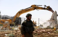 an israeli soldier with bulldozer in the occupied gaza photo qatar tribune an israeli soldier with bulldozer in the occupied gaza photo qatar tribune