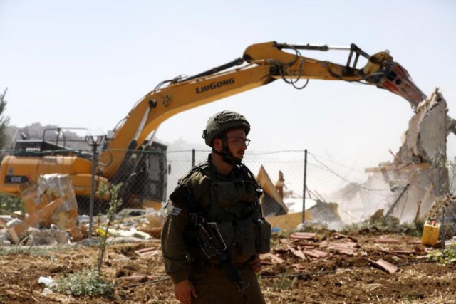an israeli soldier with bulldozer in the occupied gaza photo qatar tribune an israeli soldier with bulldozer in the occupied gaza photo qatar tribune