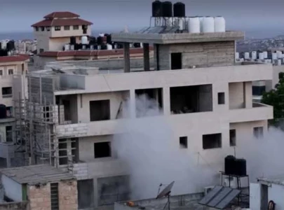 israeli army raids palestinian city of ramallah 35 wounded in clashes