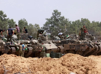 israeli strikes kill at least 32 wound 136 in gaza