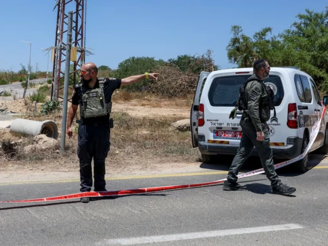 Gunman kills one, wounds five in drive-by attacks in Israel