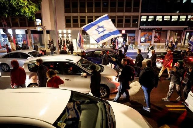 israelis rally in three cities against netanyahu legal reforms photo reuters