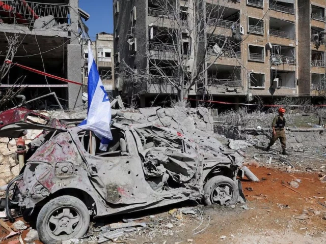 3 24 a rescuer walks next to a damaged vehicle at an impact site following missile attack from iran on israel in ramat gan israel june 14 2025 photo reuters 3 24 a rescuer walks next to a damaged vehicle at an impact site following missile attack from iran on israel in ramat gan israel june 14 2025 photo reuters