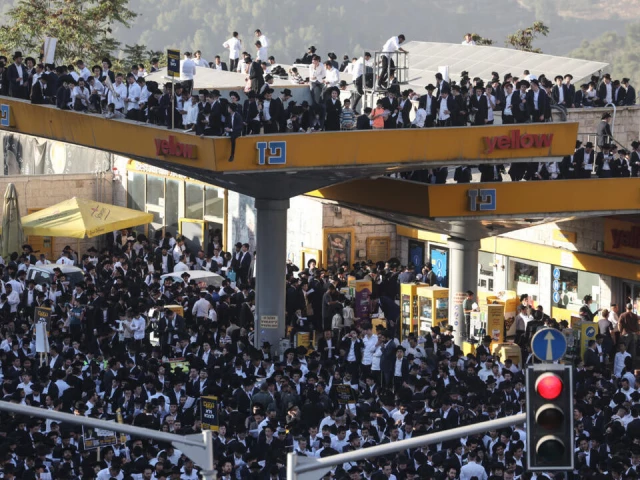 a mass demonstration in jerusalem follows a recent crackdown on ultra orthodox draft dodgers photo afp a mass demonstration in jerusalem follows a recent crackdown on ultra orthodox draft dodgers photo afp