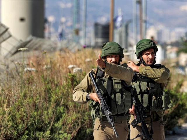 israeli army soldiers confront journalists approaching the israeli controlled huwara checkpoint near nablus in the occupied west bank photo afp israeli army soldiers confront journalists approaching the israeli controlled huwara checkpoint near nablus in the occupied west bank photo afp