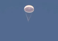 the soyuz ms 28 capsule carrying the international space station iss crew of nasa astronaut christopher williams roscosmos cosmonauts sergey kud sverchkov and sergei mikaev descends by parachute before landing in a remote area near zhezkazgan kazakhstan july 26 2026 in this still image taken from live broadcast video photo roscosmos via reuters