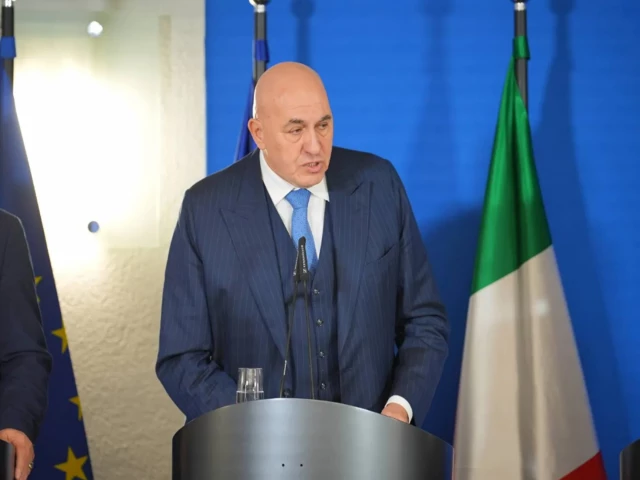 Italy readies navy to protect its shipping