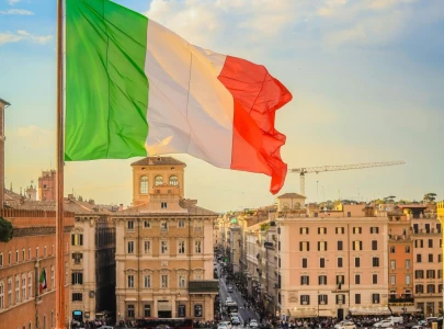 italy to issue 500 000 non eu work visas over three years
