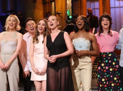 scarlett johansson sets new hosting record in saturday night live season finale scarlett johansson sets new hosting record in saturday night live season finale