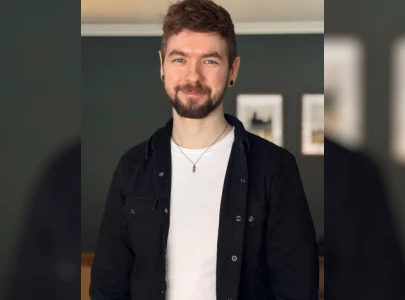 jacksepticeye to executive produce indie horror movie godmother starring dee wallace