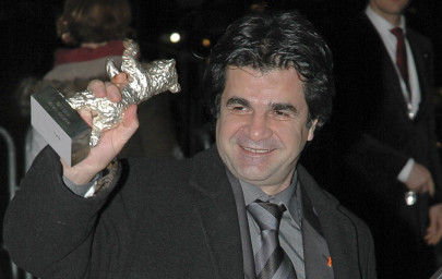award winning iranian film director to serve 6 year jail term