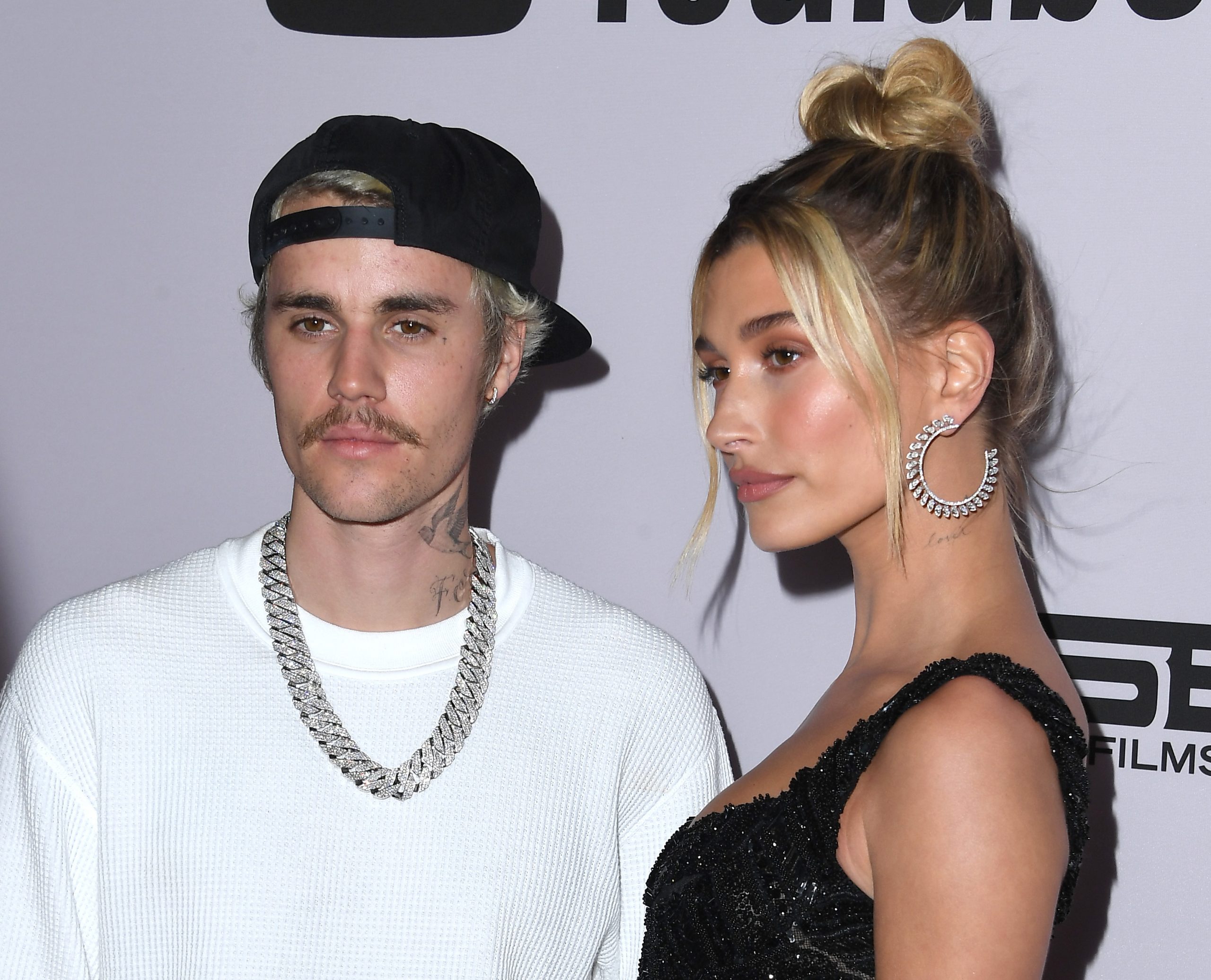 hailey baldwin denies pregnancy rumours