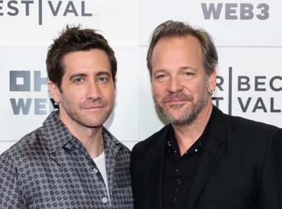 jake gyllenhaal and brother in law peter sarsgaard bond as roommates during shoot