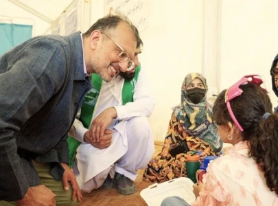 270 000 afghans have returned from iran pakistan this year un