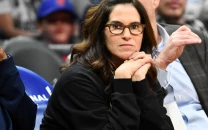 sixteen candles star jami gertz makes rare public appearance