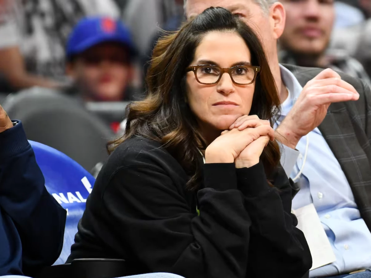 sixteen candles star jami gertz makes rare public appearance