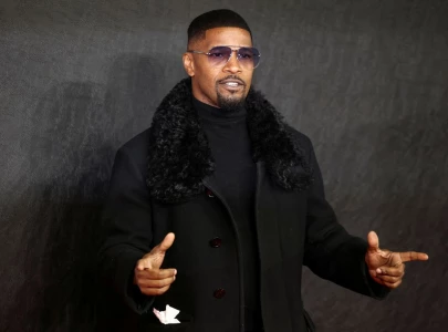 jamie foxx defends glorilla after object thrown during performance at daughter s skvlk fest party jamie foxx defends glorilla after object thrown during performance at daughter s skvlk fest party