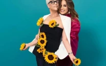 jamie lee curtis and mariska hargitay reveal the hollywood history behind their sisterly friendship