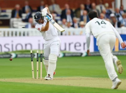 abbas four for leads pakistan fightback as england stumble to 248 for 9