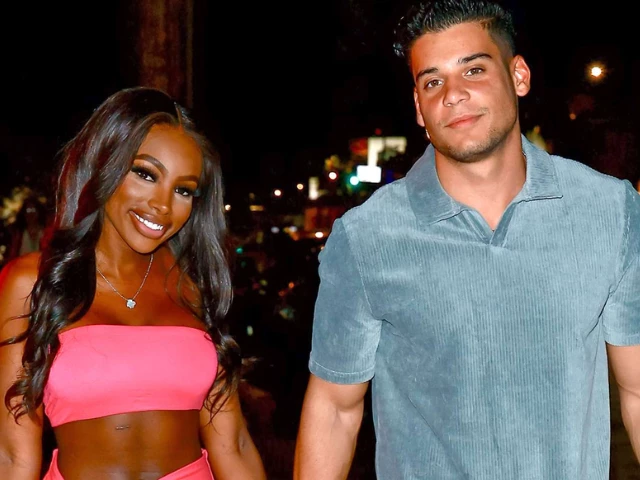 love island s jana craig sparks breakup rumors after unfollowing kenny rodriguez love island s jana craig sparks breakup rumors after unfollowing kenny rodriguez