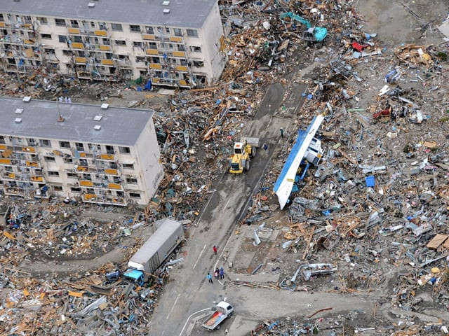 japan disaster dead missing toll tops 18 000 police