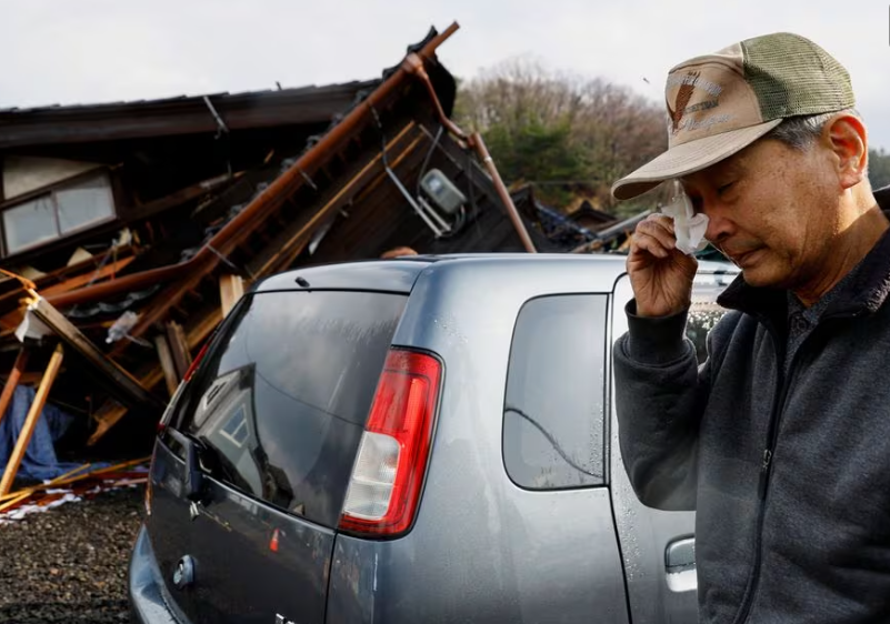 yutaka obayashi who lives in his car after the earthquake cries after greeting firefighters in gratitude in wajima ishikawa prefecture japan january 6 2024 reuters kim kyung hoon