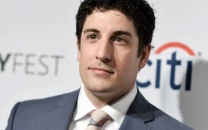 jason biggs separates with jenny mollen following weight loss and sobriety shift jason biggs separates with jenny mollen following weight loss and sobriety shift