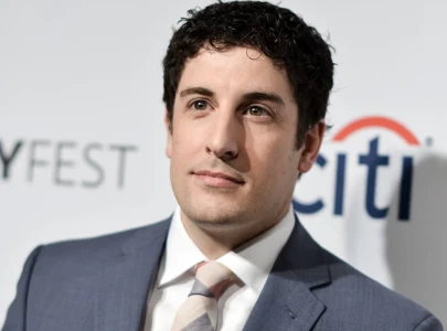 jason biggs separates with jenny mollen following weight loss and sobriety shift