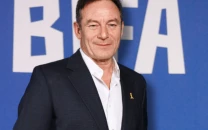 jason isaacs clarifies white lotus nude scene remarks acknowledges gender disparity