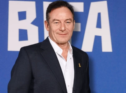 jason isaacs clarifies white lotus nude scene remarks acknowledges gender disparity jason isaacs clarifies white lotus nude scene remarks acknowledges gender disparity