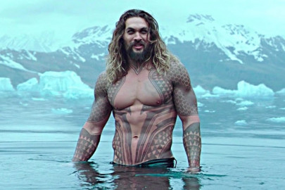 on and off screen aquaman star jason momoa fights for oceans