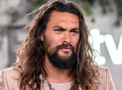 jason momoa to play lobo in dc s supergirl woman of tomorrow leaving aquaman behind