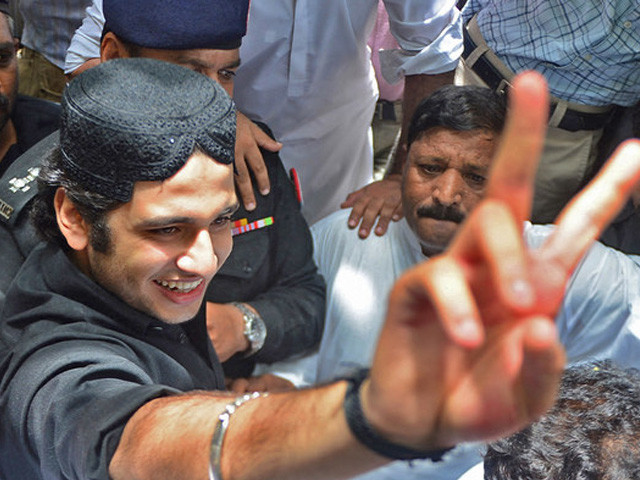 shahrukh jatoi c gestures as he leaves a court after being convicted for murder in the pakistani port city of karachi on june 7 2013 photo afp