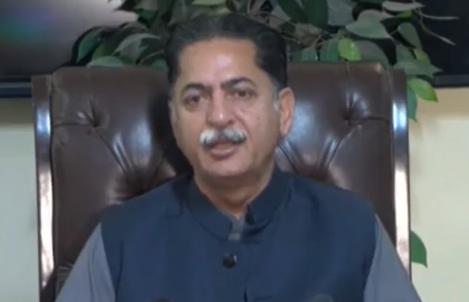 pml n s javed latif addressing a press conference in lahore photo screengrab
