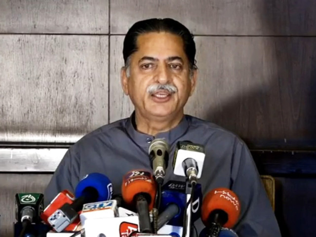 pml n leader javed latif addressing a press conference in lahore on august 15 screengrab