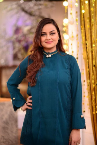 actress javeria abbasi flaunts gifted bangles from future mother in law actress javeria abbasi flaunts gifted bangles from future mother in law