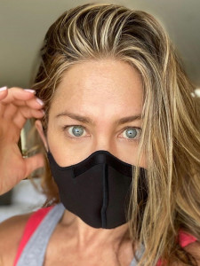 jennifer aniston receives backlash for covid 19 joke