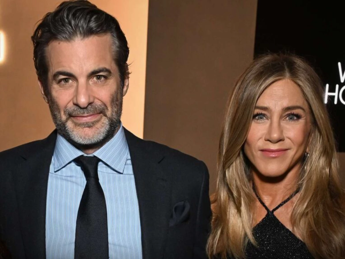jim curtis reportedly reluctant to embrace public spotlight in jennifer aniston romance