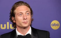 jeremy allen white hints at surprising mandalorian team up in star wars jeremy allen white hints at surprising mandalorian team up in star wars