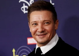 jeremy renner s hawkeye salary dispute sparks fan backlash online jeremy renner s hawkeye salary dispute sparks fan backlash online
