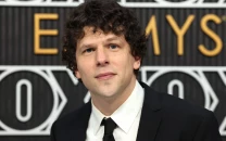 jesse eisenberg reveals he s donating a kidney to a stranger jesse eisenberg reveals he s donating a kidney to a stranger