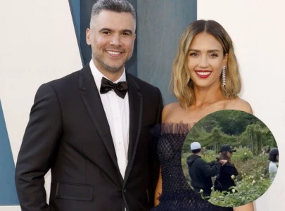 jessica alba spotted getting cozy with mystery man months after divorce jessica alba spotted getting cozy with mystery man months after divorce