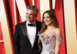 cash warren moves out starts fresh amid jessica alba divorce cash warren moves out starts fresh amid jessica alba divorce